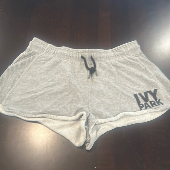 EUC Ivy Park athletic shorts size Large - Picture 1 of 4